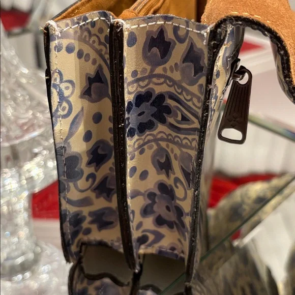 Patricia Nash Lanza Italian Folklore
White Blue Leather Crossbody Bag-NWOT - Picture 13 of 16